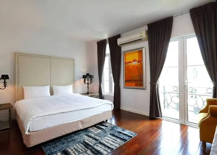 Townhome 3 Bed4 Baht Asok Mrtbts Sukhumvit 16